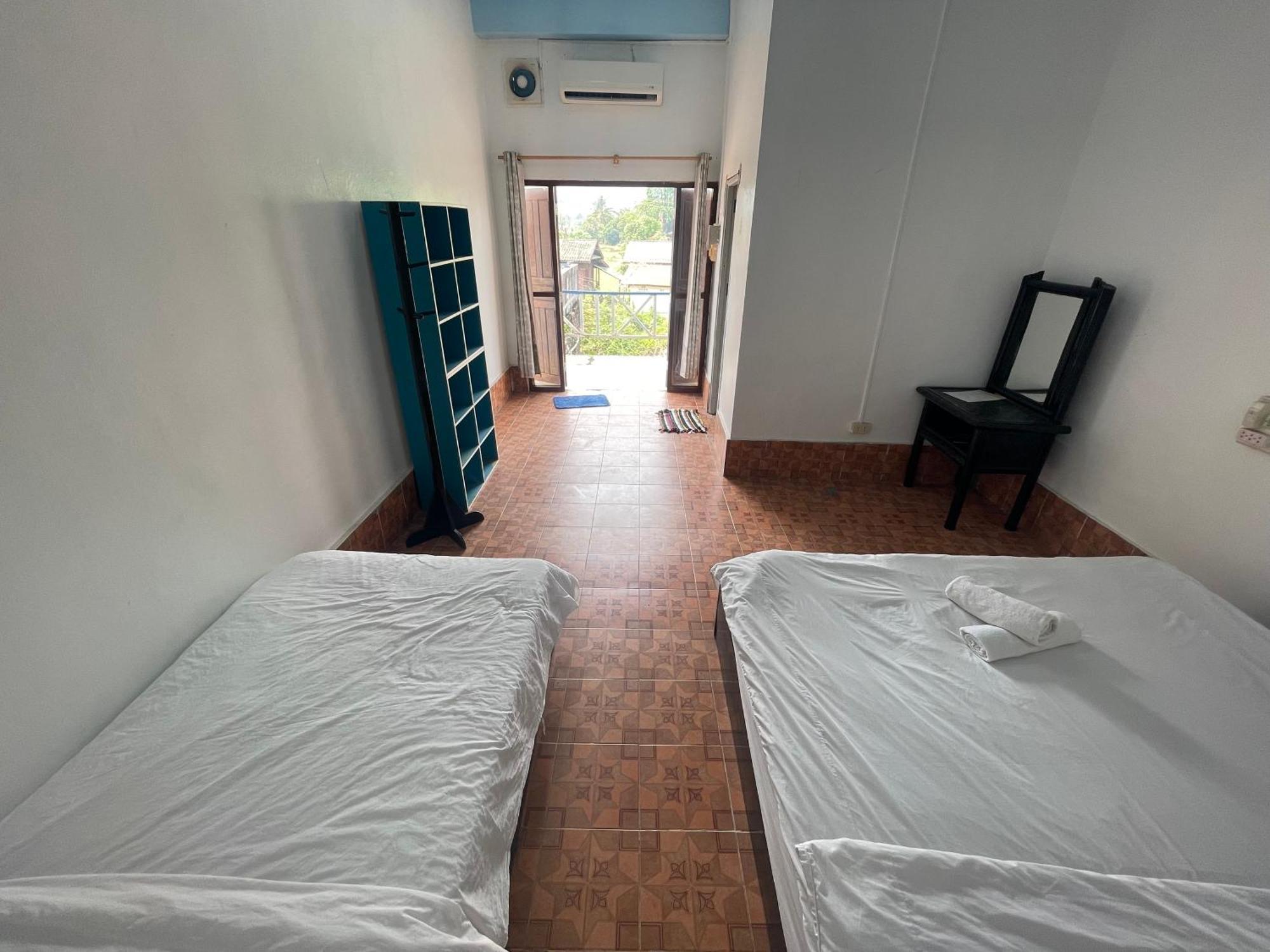 Blue Sunset Hostel Vang Vieng Zimmer foto